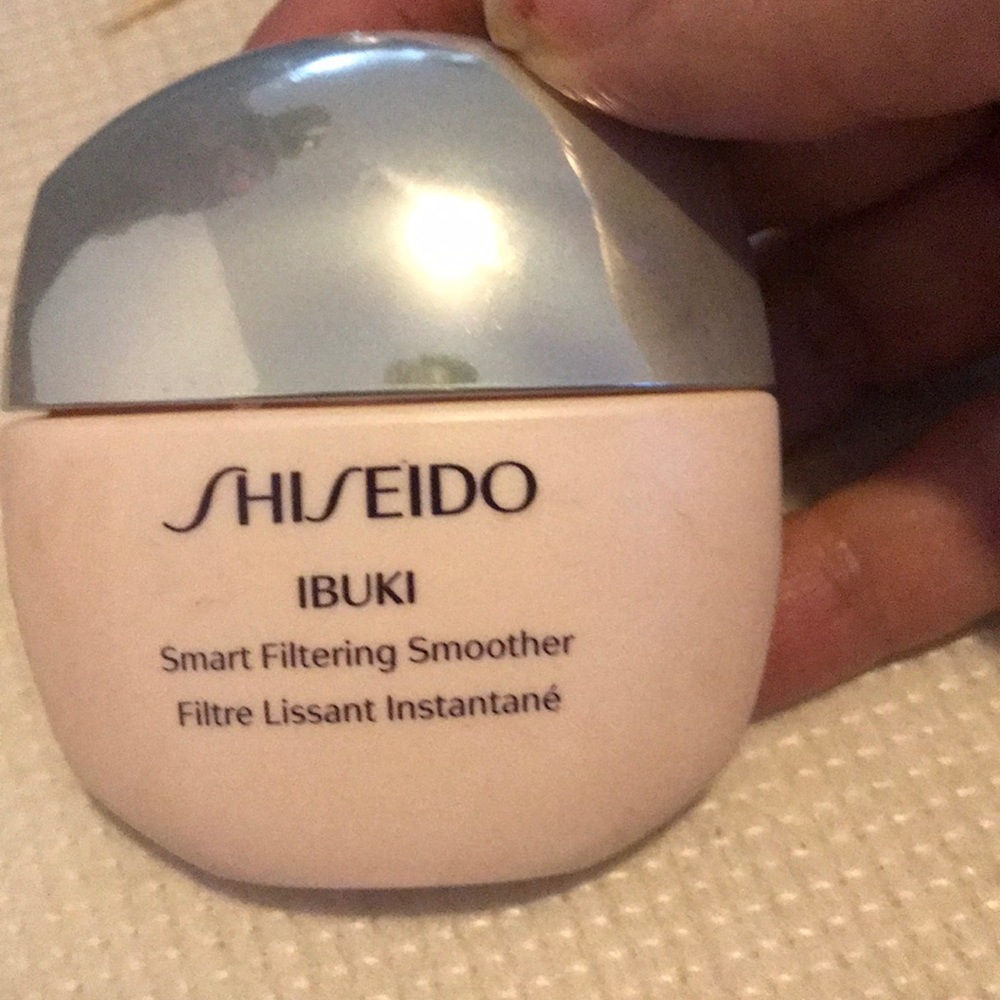 Shiseido IBUKI serum Blurs Skin Imperfection